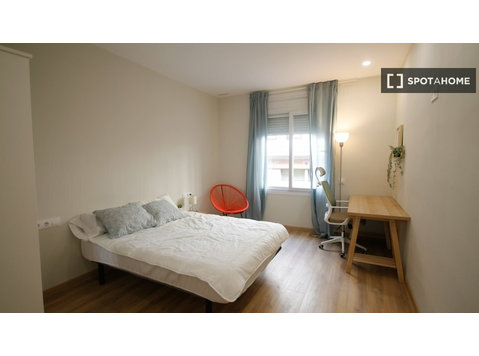 Room for rent in shared apartment in Barcelona - За издавање