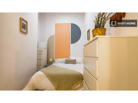 Room for rent in shared apartment in Barcelona - Izīrē