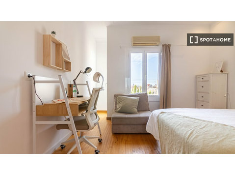Room for rent in shared apartment in Barcelona - الإيجار