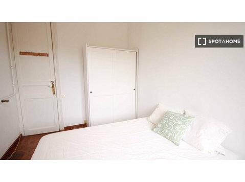Chambre à louer dans un appartement partagé à Barcelone - À louer