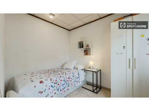 Se alquila habitación en piso compartido en Barcelona - Alquiler