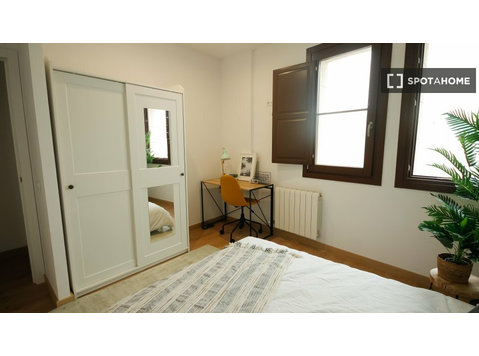 Se alquila habitación en piso compartido en Barcelona - Alquiler