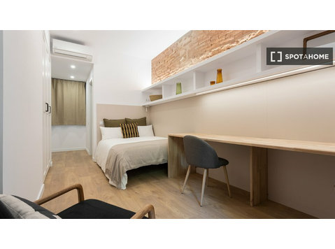 Room for rent in shared apartment in Barcelona - เพื่อให้เช่า