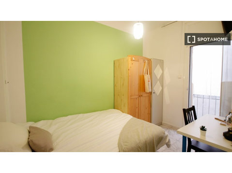 Room for rent in shared apartment in Barcelona - Kiralık