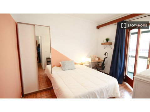 Room for rent in shared apartment in Barcelona - Te Huur