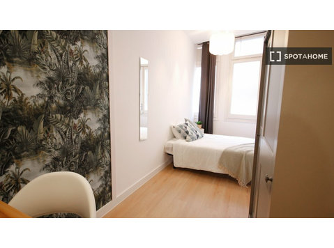 Room for rent in shared apartment in Barcelona - Til Leie