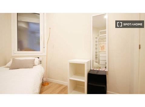 Room for rent in shared apartment in Barcelona - For Rent