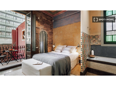 Room for rent in shared apartment in Barcelona - For Rent