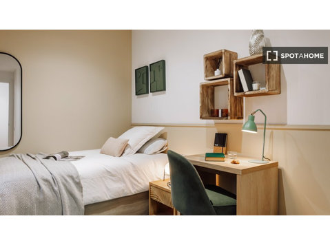 Se alquila habitación en piso compartido en Barcelona - Alquiler