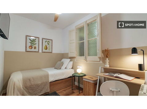 Se alquila habitación en piso compartido en Barcelona - Alquiler