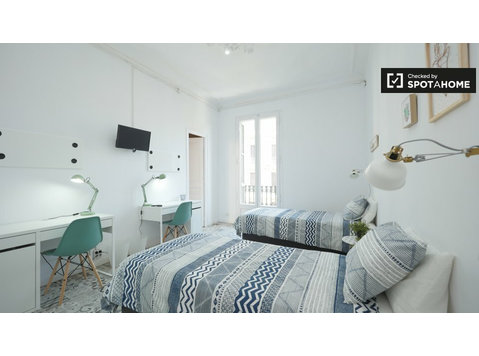 Quarto para alugar em apartamento compartilhado em Gràcia - Aluguel