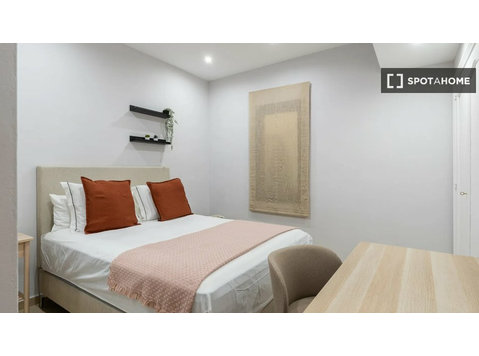 Chambre à louer dans un appartement partagé à L'Eixample,… - À louer