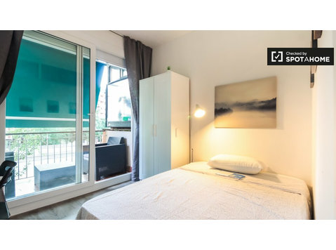 Zimmer zur Miete in einer Wohngemeinschaft in Sant Andreu,… - Zu Vermieten