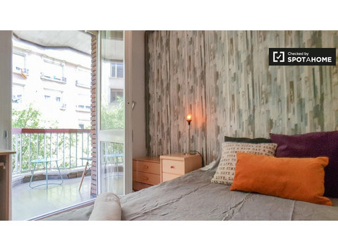 Room for rent in shared apartment near Eixample, Barcelona - เพื่อให้เช่า