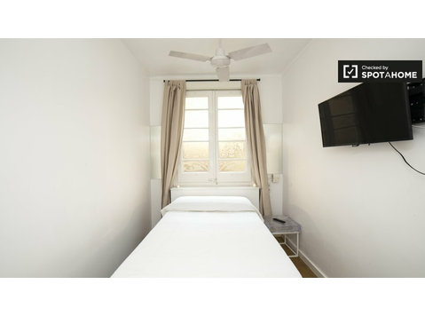 Quarto em apartamento de 3 quartos em Eixample Dreta,… - Aluguel