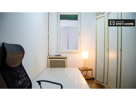 Room in 3-bedroom apartment in Eixample Esquerra, Barcelona - Za iznajmljivanje