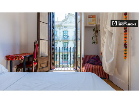 Room in 3-bedroom apartment in L'Esquerra de l'Eixample - De inchiriat