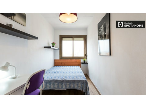 Room in 4-bedroom apartment in L'Hospitalet de Llobregat - Na prenájom