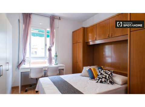 Pokój w apartamencie z 5 sypialniami L'Esquerra l'Eixample,… - Do wynajęcia