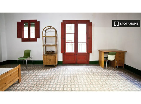 Camera in appartamento con 5 camere da letto a Barri Gòtic,… - In Affitto