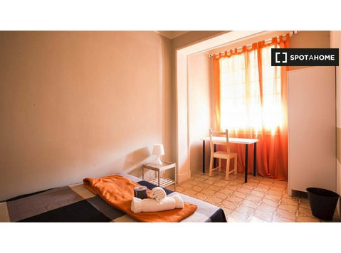Zimmer in 8-Zimmer-Wohnung in Sarrià-Sant Gervasi - Zu Vermieten