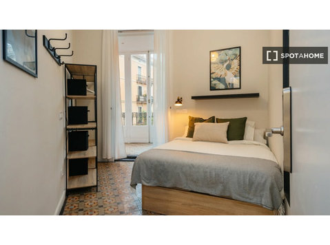 Quarto em apartamento compartilhado para alugar em… - Aluguel