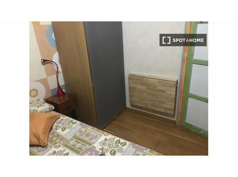 Zimmer in einer Wohngemeinschaft zu vermieten in La Salut,… - Zu Vermieten
