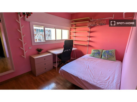 Room in shared apartment in La Marina de Port, Barcelona - For Rent