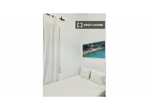 Habitación en piso compartido en alquiler en El Raval,… - Alquiler