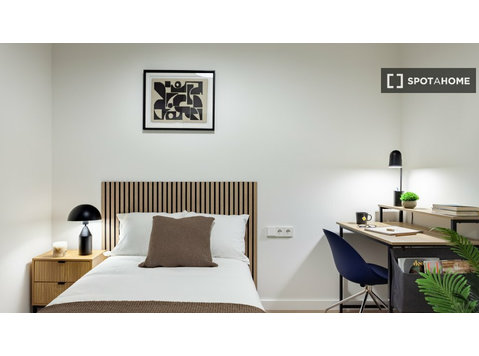 Se alquila habitación en piso compartido en la Dreta de… - Alquiler