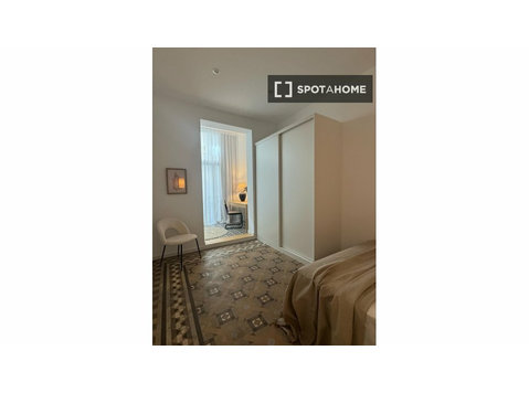 Chambre dans un appartement partagé à La Dreta de… - À louer