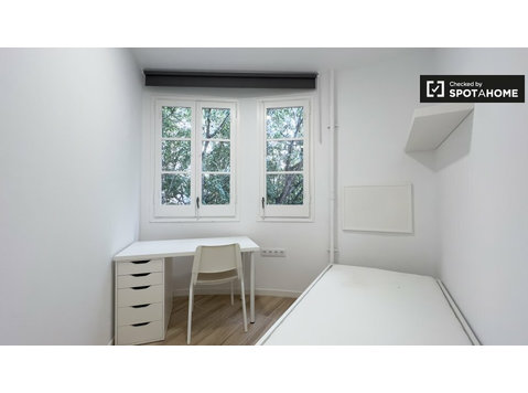Barselona'da öğrenci yurdunda kiralık oda - Kiralık