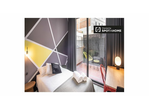 Zimmer mit privater Terrasse neben La Rambla - Zu Vermieten