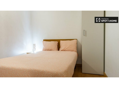 Camere in affitto in appartamento con 2 camere da letto, El… - In Affitto