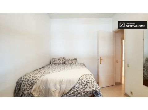 Quartos para alugar em apartamento de 4 quartos, El Raval,… - Aluguel