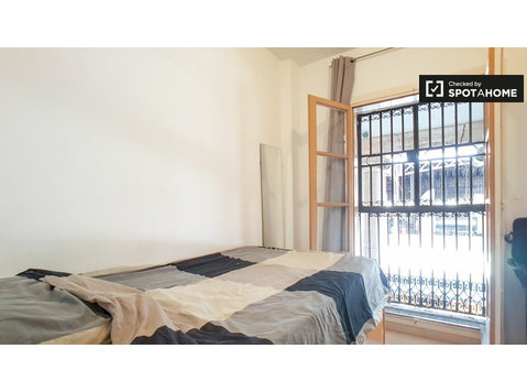 Rooms for rent in 4-bedroom apartment, El Raval, Barcelona - 出租