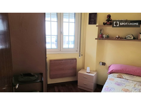 Zimmer zur Miete in 4-Zimmer-Wohnung in Barcelona - Zu Vermieten