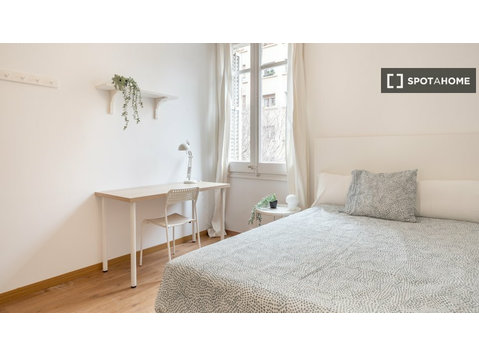 Zimmer zur Miete in 4-Zimmer-Wohnung in Barcelona - Zu Vermieten