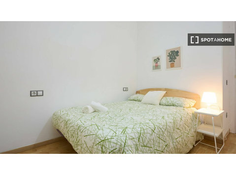 Habitaciones para alquilar en apartamento de 4 dormitorios… - Alquiler