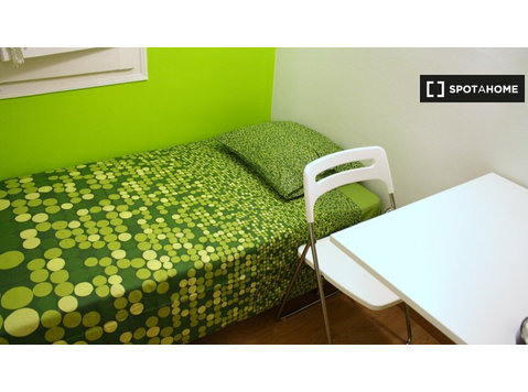 Habitaciones en apartamento de 5 dormitorios en Gràcia,… - Alquiler