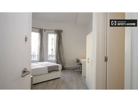 Zimmer zu vermieten in 6-Zimmer-Wohnung, Eixample Dreta - Zu Vermieten