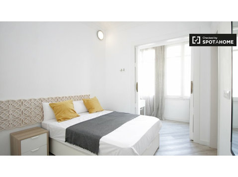 Rooms for rent in 6-bedroom apartment, Eixample Dreta - K pronájmu