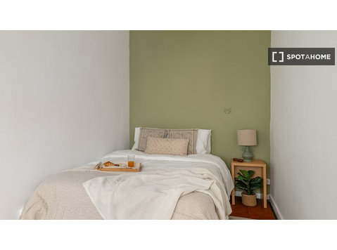 Rooms for rent in 6-bedroom apartment in Barcelona - Vuokralle
