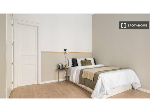 Quartos para alugar em apartamento de 7 quartos em Barcelona - Aluguel