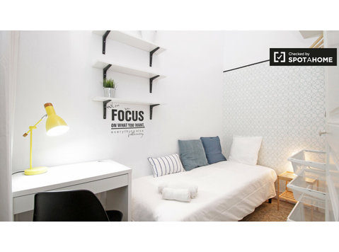 Zimmer zur Miete in 8-Zimmer-Wohnung in Gracia, Barcelona - Zu Vermieten
