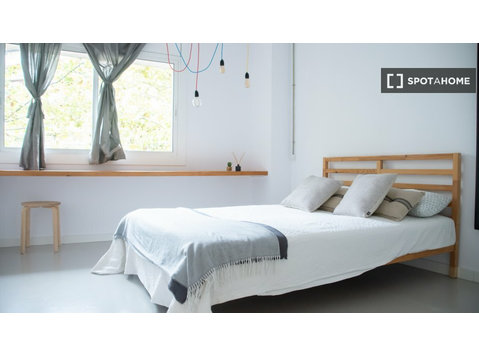 Habitaciones en alquiler en el apartamento de 8… - Alquiler