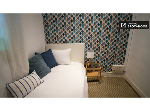 Zimmer zur Miete in 8-Zimmer-Wohnung in Gracia, Barcelona - Zu Vermieten