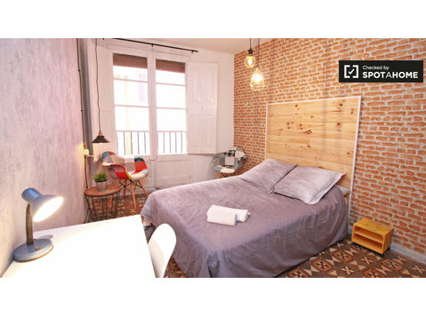 Rooms for rent in shared apartment - Barri Gotic, Barcelona - Kiadó