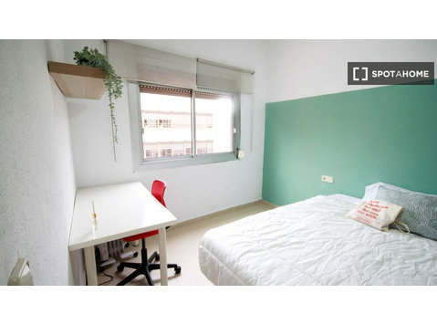 Chambres à louer dans un appartement partagé à Barcelone - À louer