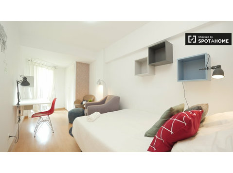 Rooms in shared apartment in Villa Olímpica, Barcelona - For Rent